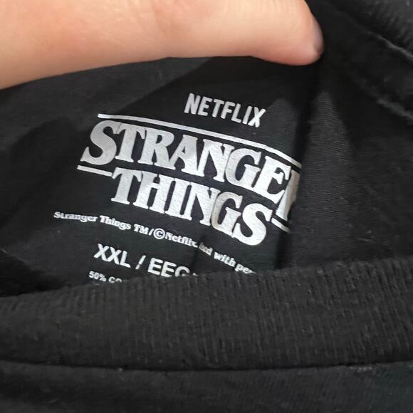 Netflix Stranger Things Hellfire Club Men's Black Graphic Tee XXL - Picture 2 of 2